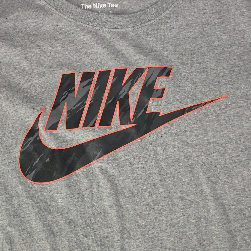USED Men's Nike Tee - Picture 3 of 5